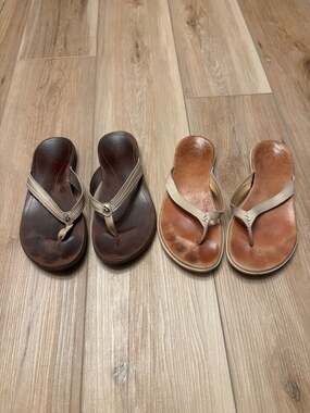 Bundle of 2 OluKai Women's Leather Flip Flops Honu and Aukai Sandals Size 7